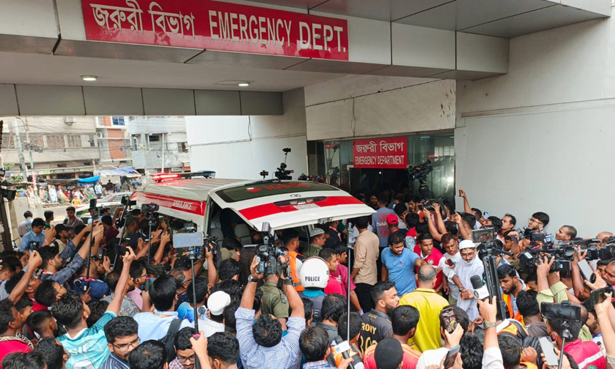 উত্তরায় বিমান দুর্ঘটনায় বহু হতাহত হয়েছেন। ছবি- সংগৃহীত