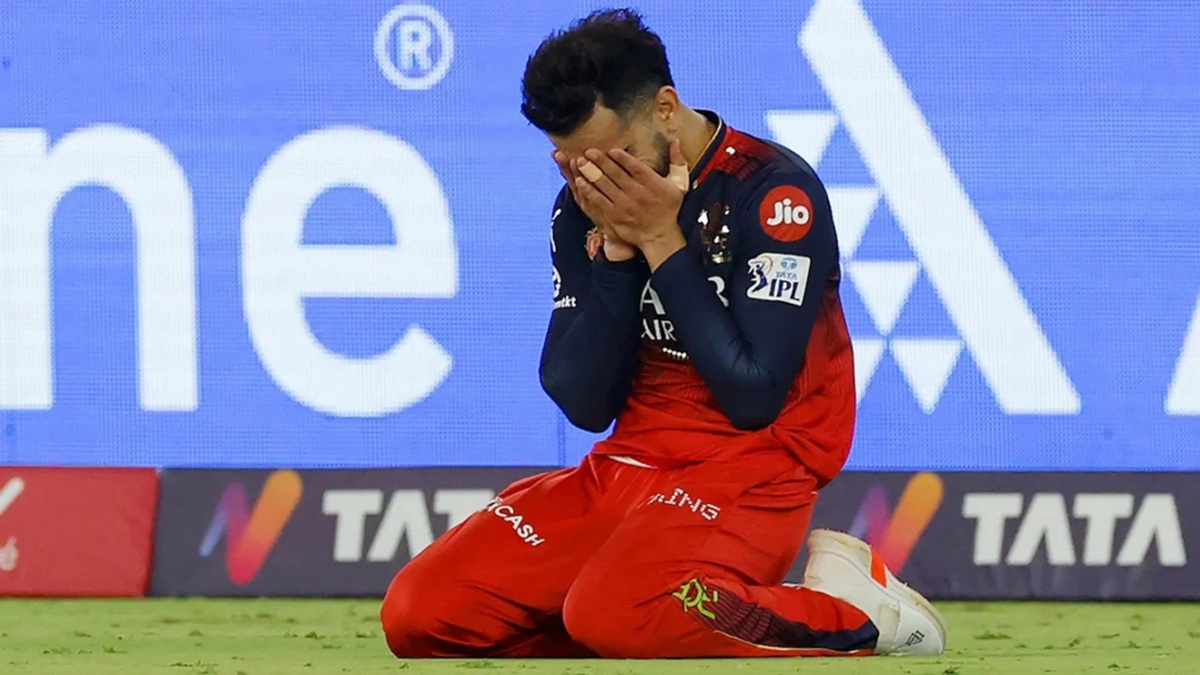 ১৯ মাস পর আবারও কোহলির চোখে দেখা গেল অশ্রু, তবে এবার তা আনন্দের। ছবি: সংগৃহীত