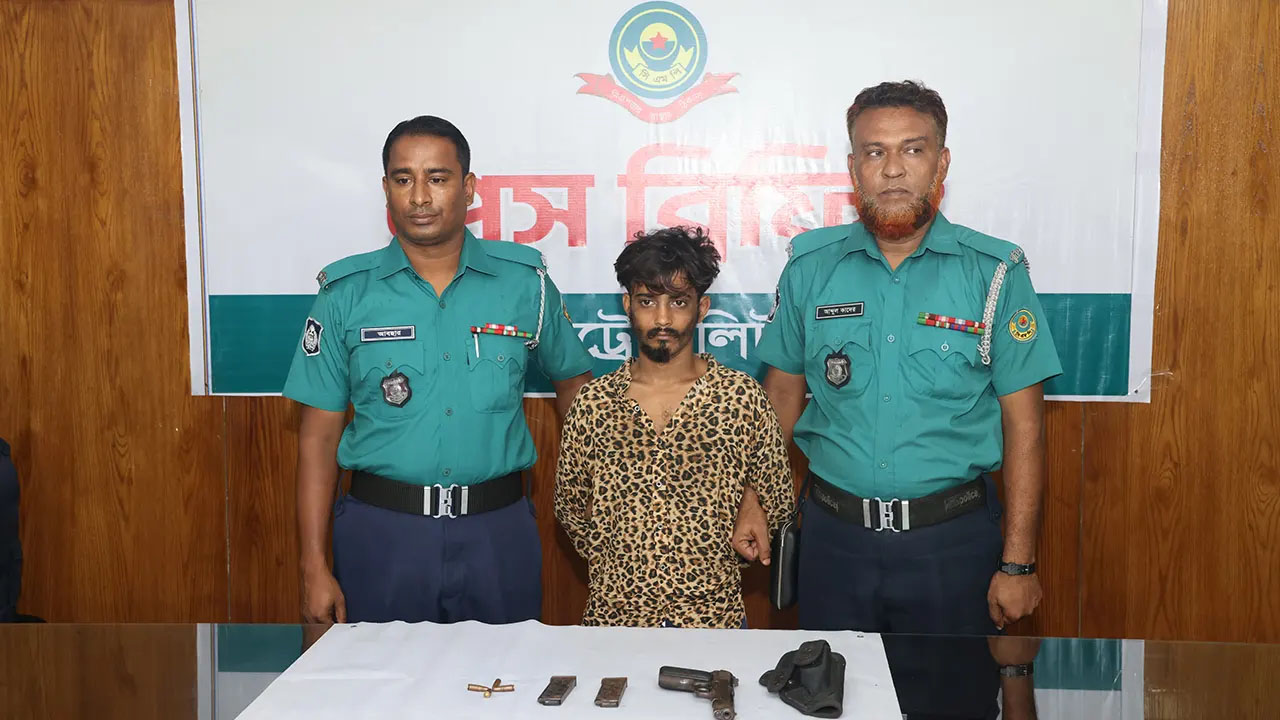 চট্টগ্রামে গ্রেপ্তার সাইদুর রহমার ওরফে ‘ব্লেড’ মাসুম।   ছবি- সংগৃহীত