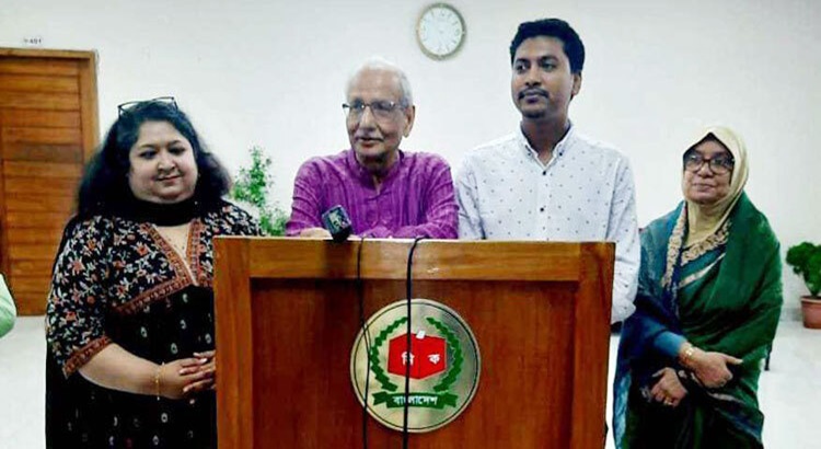 রাজনৈতিক দলগুলোর সঙ্গে মতবিনিময়ের প্রয়োজন নেই: বদিউল আলম