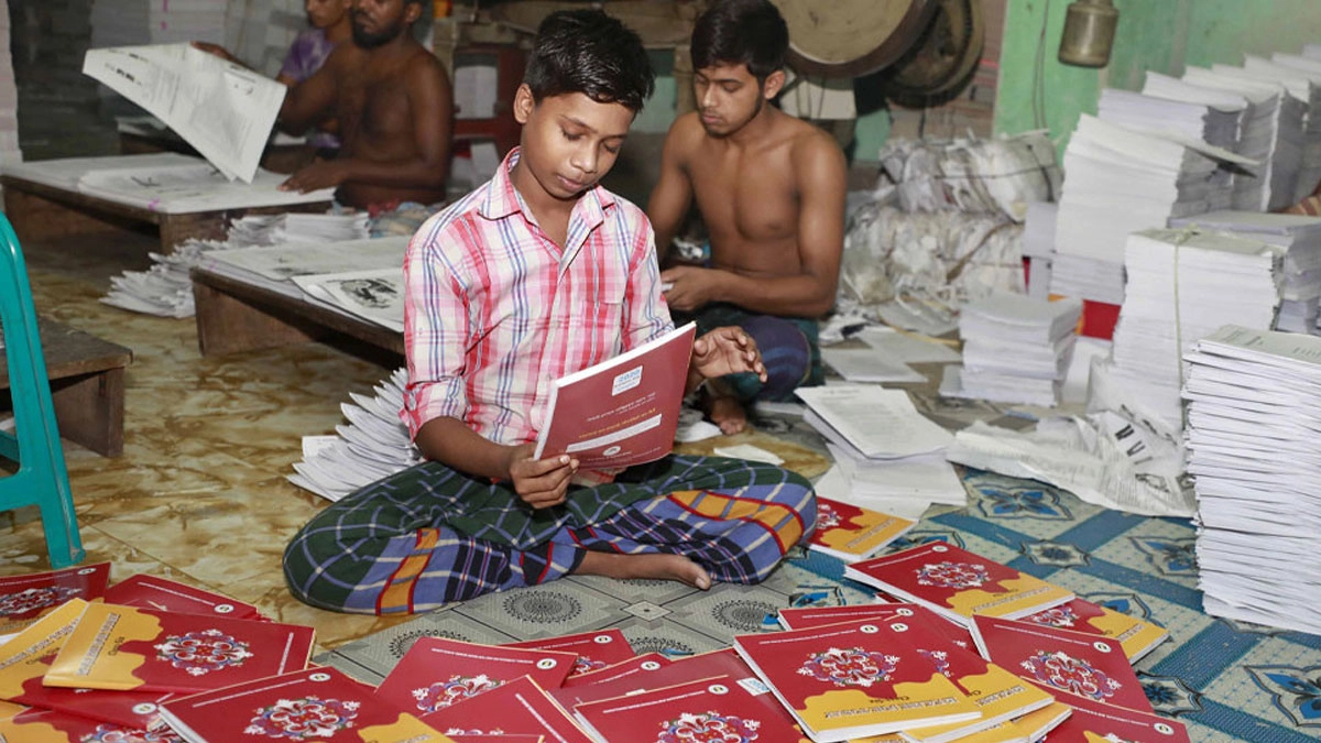 বই ছাপার সঙ্গে কমছে ব্যয়ও  উৎপল দাশগুপ্ত