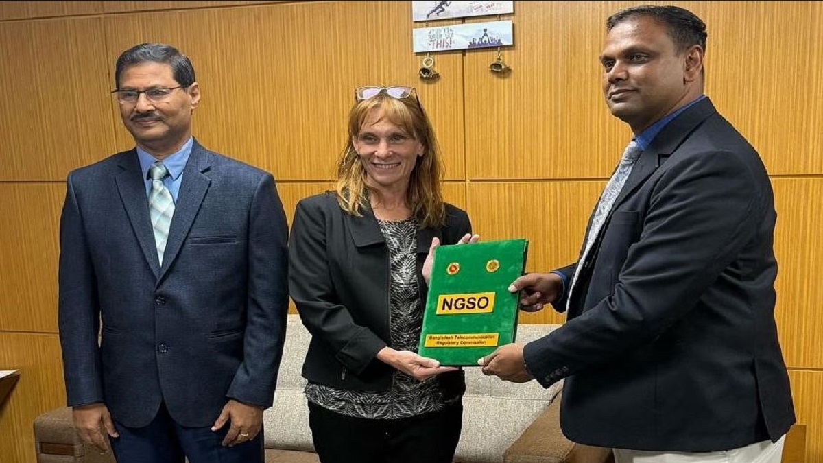 স্টারলিংককে লাইসেন্স হস্তান্তর করল বিটিআরসি