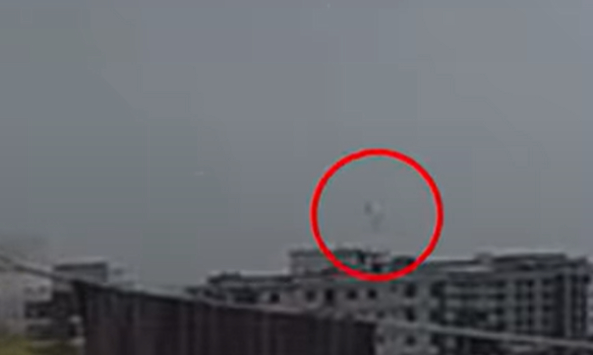 মাইলস্টোন স্কুল অ্যান্ড কলেজ ভবনে বিমান বিধ্বস্ত হওয়ার মুহূর্ত ধরা পড়েছে সিসিটিভি ফুটেজে। ছবি- সংগৃহীত