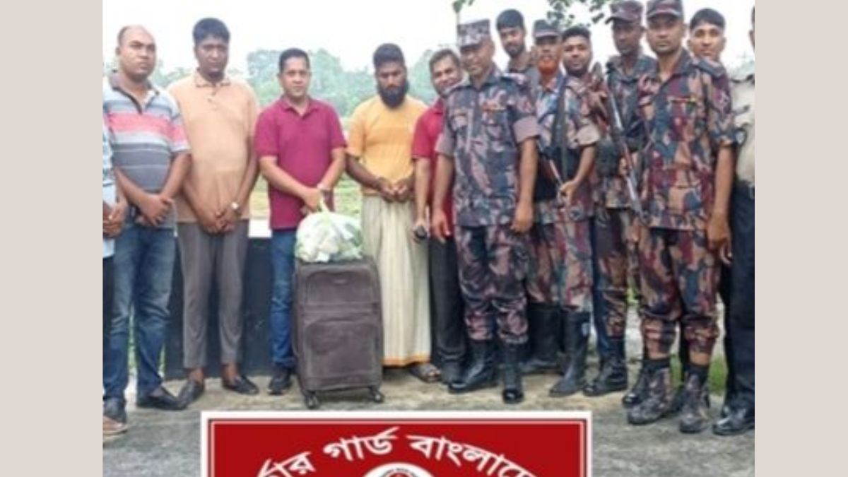 চোরাকারবারি মো. সাখাওয়াত হোসেনকে আটক করেছে বিজিবি। ছবি-সংগৃহীত
