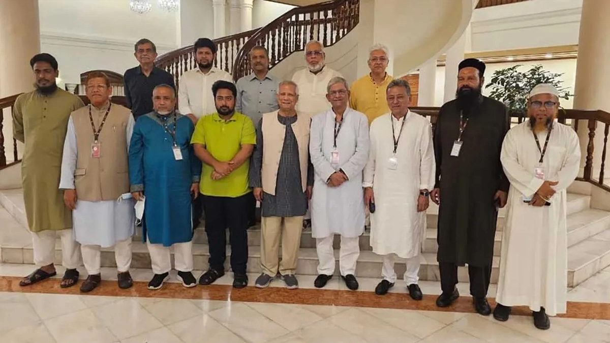 রাষ্ট্রীয় অতিথি ভবন যমুনায় প্রধান চারটি রাজনৈতিক দলের সঙ্গে বৈঠক করেন প্রধান উপদেষ্টা।  ছবি- সংগৃহীত