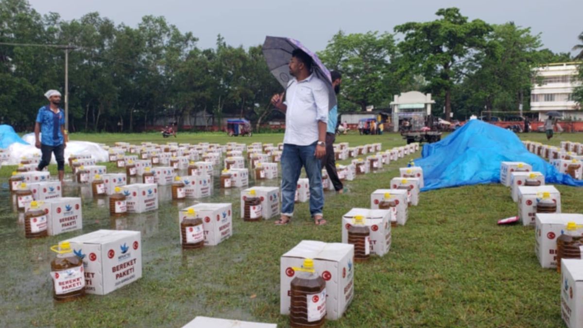 চুয়াডাঙ্গায় ৫০০ অসহায় পরিবারের পাশে ‘দোস্ত এইড’