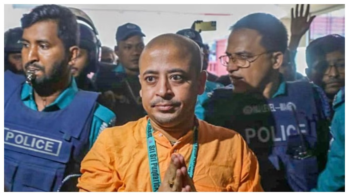 আদালতে চিন্ময় কৃষ্ণ দাস। ছবি: সংগৃহীত