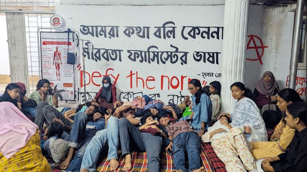 ক্যাম্পাসে ফিরছে চবি চারুকলা ইনস্টিটিউট, অনশন প্রত্যাহার