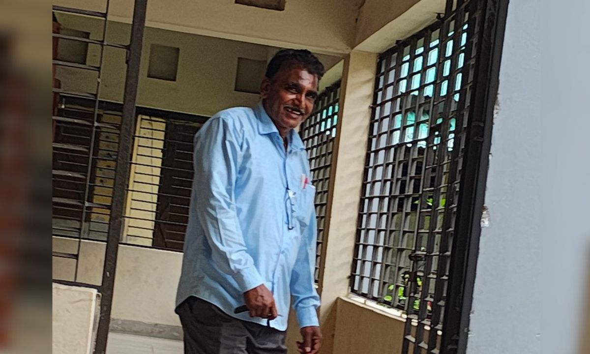 ধামরাইয়ের ১৭১নং সরকারি প্রাথমিক বিদ্যালয়ের প্রধান শিক্ষক শহিদুল ইসলাম। ছবি- রূপালী বাংলাদেশ