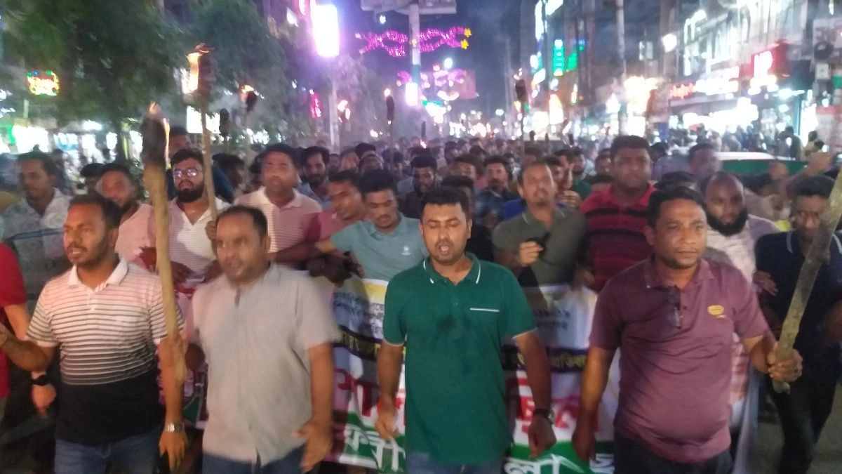 সাম্য হত্যার প্রতিবাদে ফেনীতে মশাল মিছিল 