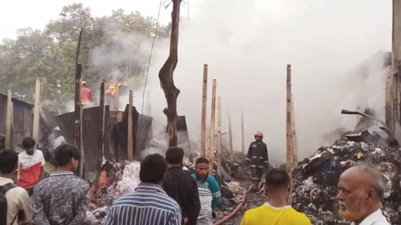 গাজীপুরে ঝুট গুদামের আগুন নিয়ন্ত্রণে