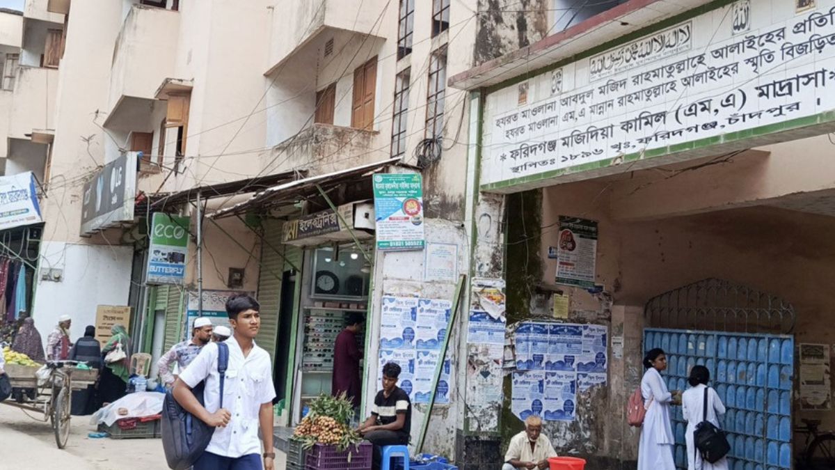 ফরিদগঞ্জ উপজেলার মজিদিয়া কামিল মাদ্রাসার মূল ফটক। ছবি- রূপালী বাংলাদেশ