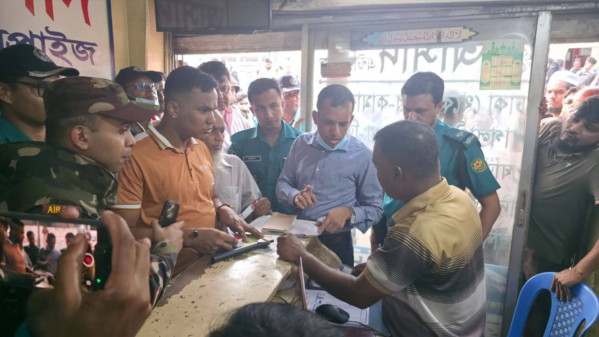 গাবতলী বাস টার্মিনালে বিশেষ অভিযান। ছবি- সংগৃহীত