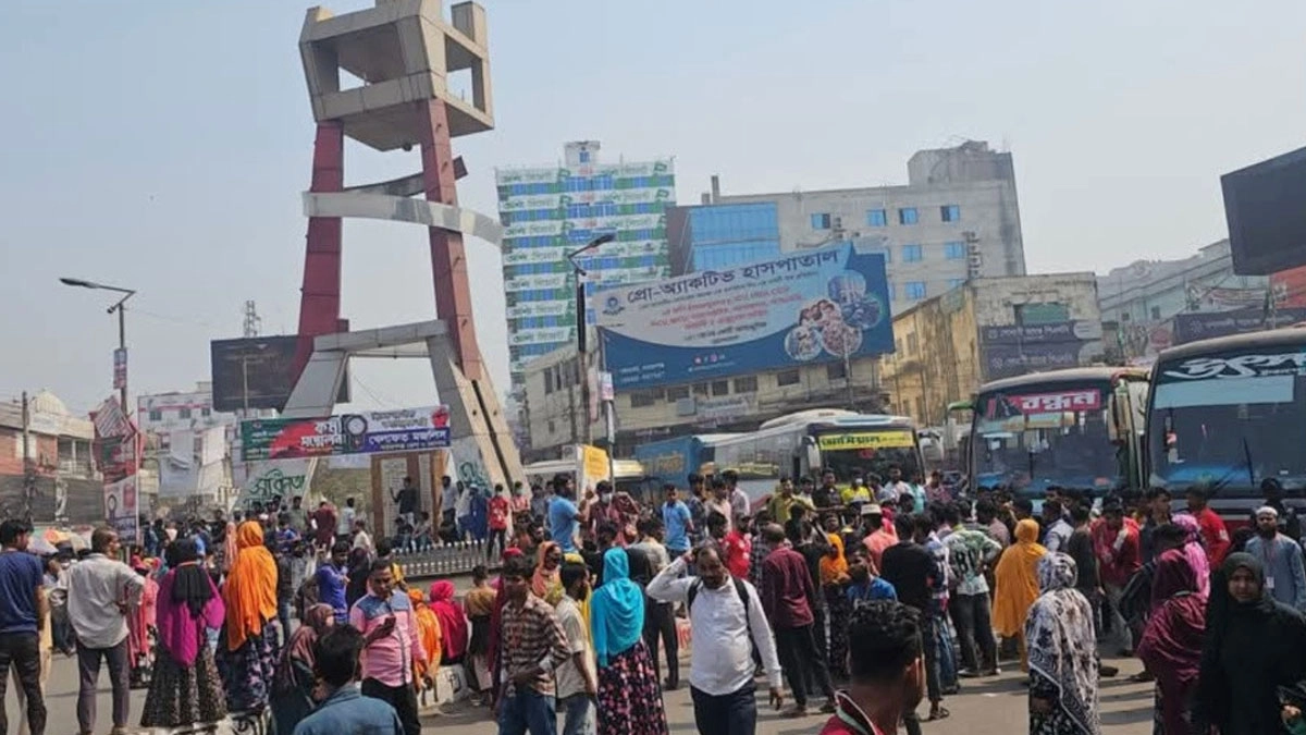 নারায়ণগঞ্জে কারখানা খুলে দেওয়ার দাবিতে শ্রমিকদের সড়ক অবরোধ