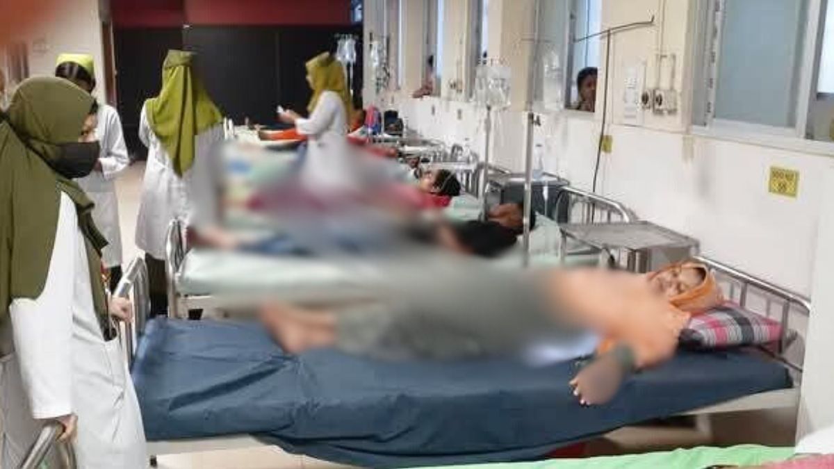 হাসপাতালে অসুস্থদের চিকিৎসা দেওয়া হচ্ছে। ছবি-রূপালী বাংলাদেশ
