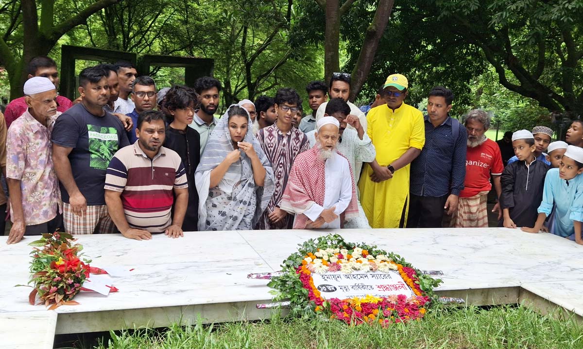 জনপ্রিয় কথাসাহিত্যিক হুমায়ূন আহমেদের ত্রয়োদশ মৃত্যুবার্ষিকী আজ। ছবি- রূপালী বাংলাদেশ