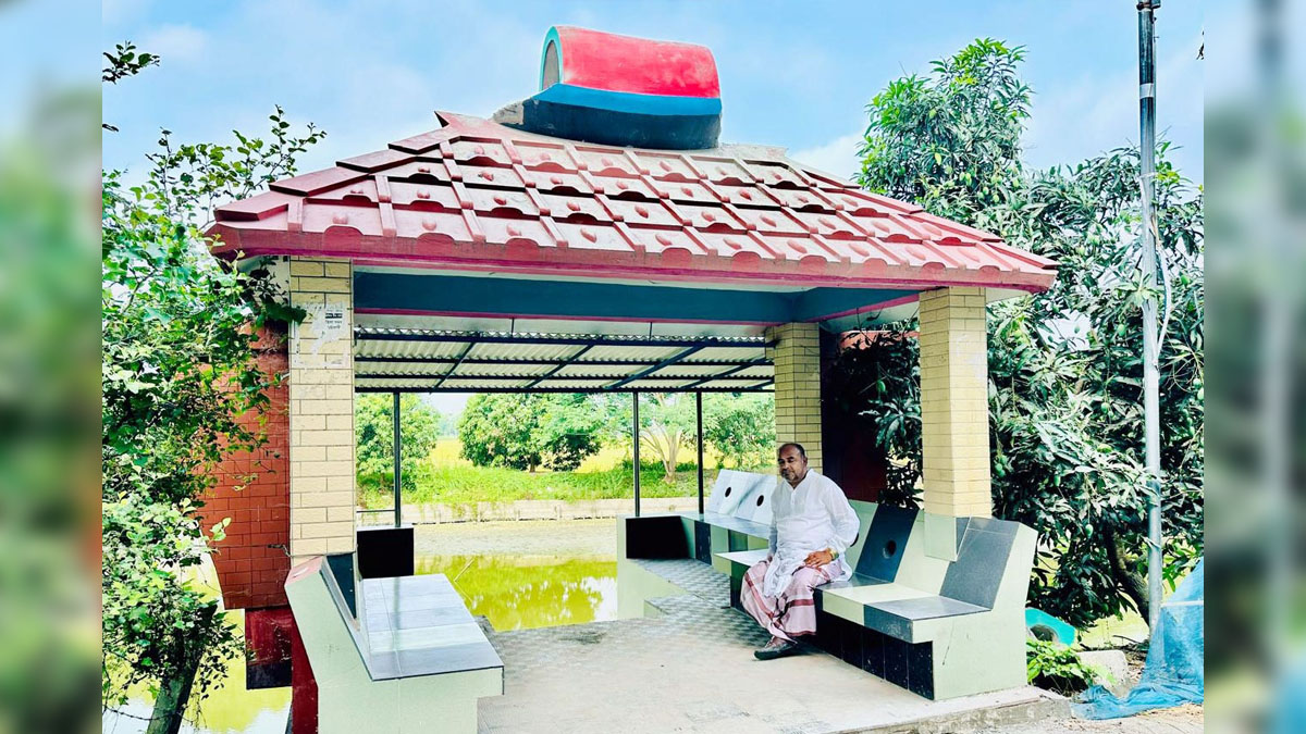 দল ছাড়ার ঘোষণা দিয়ে নৌকার ভাস্কর্য ভাঙলেন আ.লীগ চেয়ারম্যান