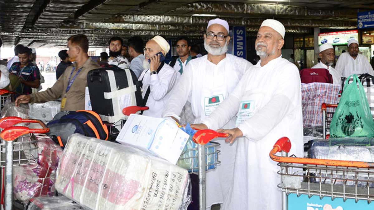 হজ পালনের পর দেশে ফিরছেন হাজিরা।