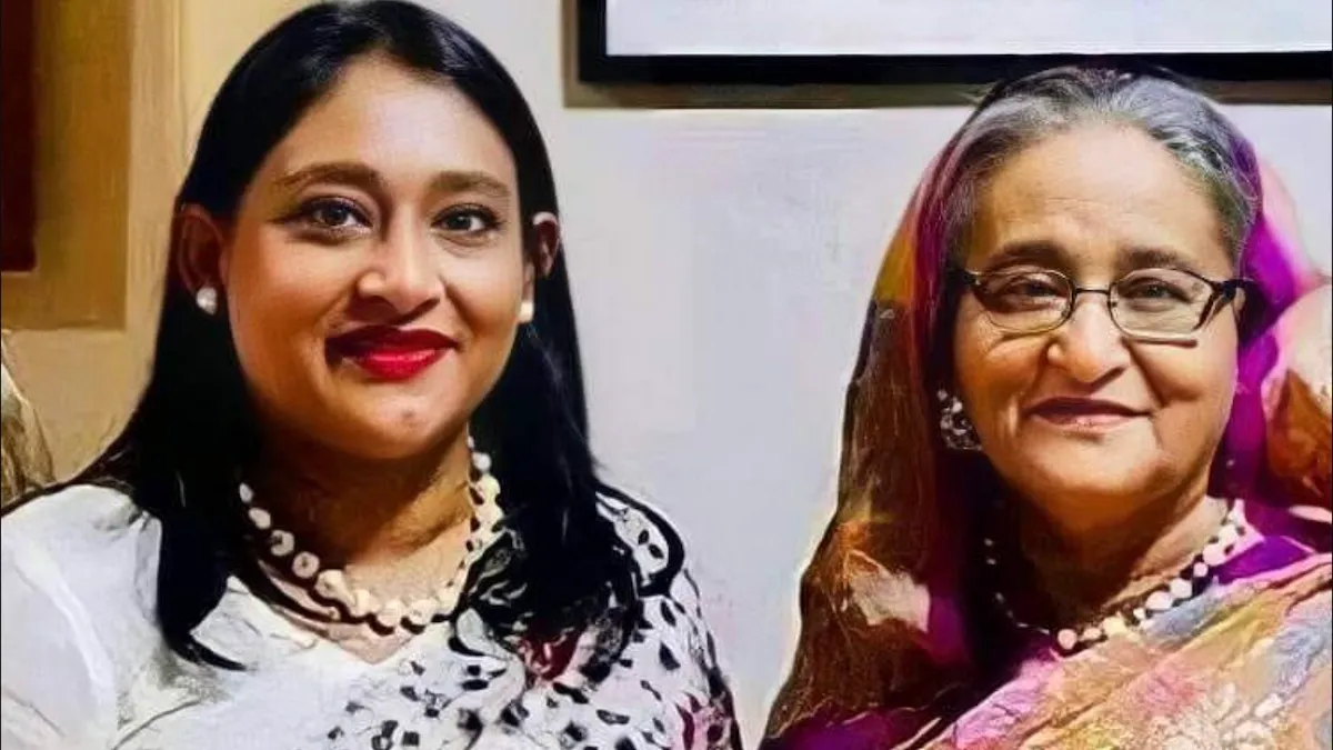 শেখ হাসিনা ও তার কন্যা সায়মা ওয়াজেদ পুতুল । ছবি- সংগৃহীত
