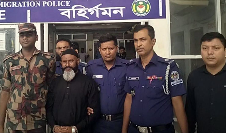 ভারতে পালানোর সময় স্বেচ্ছাসেবক লীগ নেতা আটক