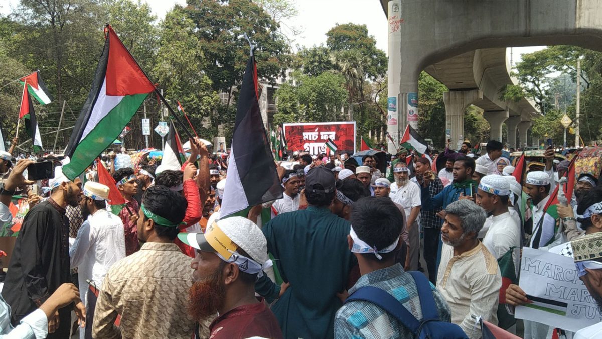 ‘মার্চ ফর গাজা’য় অংশ নিতে সোহরাওয়ার্দী উদ্যানে জনতার ঢল