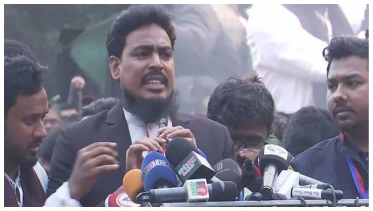 দুই উপদেষ্টার সাথে ছবি দিয়ে আখতারের স্ট্যাটাস