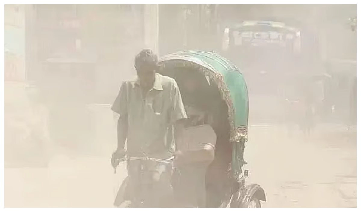ঢাকার  বাতাসে স্বস্তি নেই