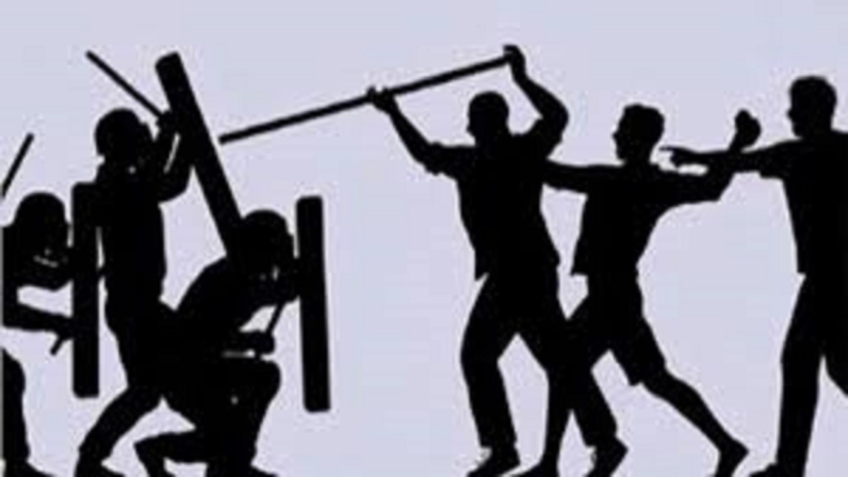 আ.লীগ ও বিএনপির সংঘর্ষ, ভাঙচুরসহ আহত ১০