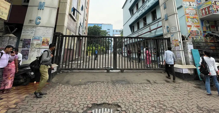 কলকাতার হাসপাতালে ঘুরতে ঘুরতে রোগীর মৃত্যু