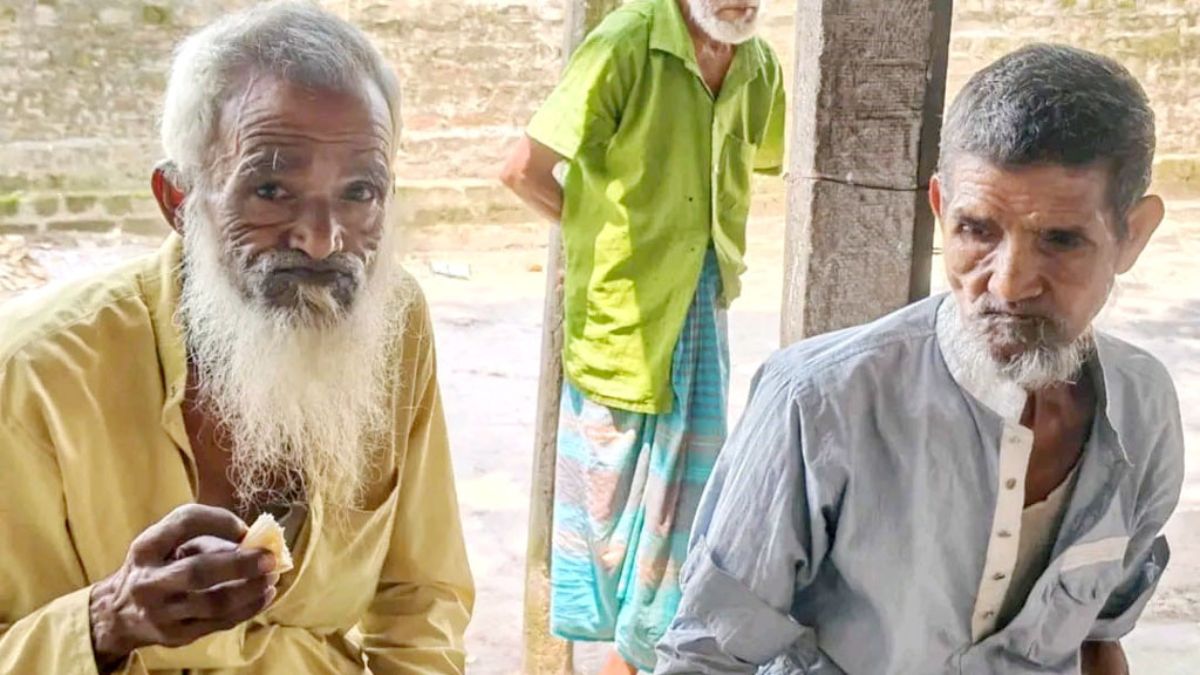 ভারতীয় দুই বৃদ্ধ নাগরিক।