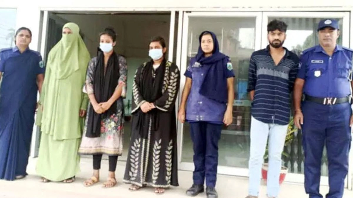 পাবনার ঈশ্বরদীতে নারীসহ অটোরিকশা চোর চক্রের ৪ সদস্যকে আটক করেছে পুলিশ। ছবি- রূপালী বাংলাদেশ