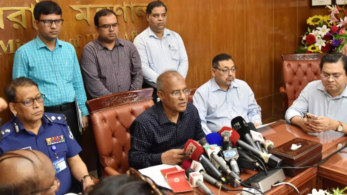 স্বরাষ্ট্র উপদেষ্টা লেফটেন্যান্ট জেনারেল (অব.) জাহাঙ্গীর আলম চৌধুরী।