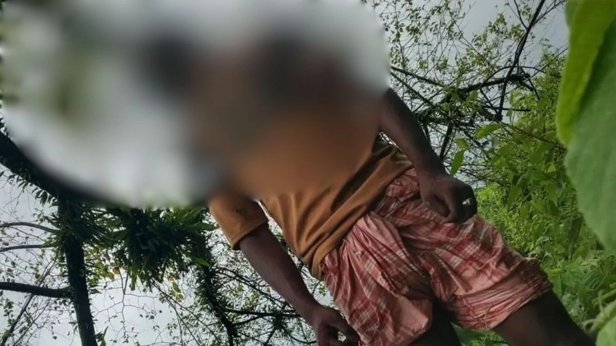 কোম্পানীগঞ্জের উৎমা সীমান্তে ভারতীয় অভ্যন্তরে ঝুলছে বাংলাদেশি যুবক জাকারিয়া আহমদের লাশ। ছবি- সংগৃহীত