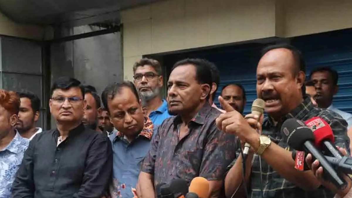 জাপার কেন্দ্রীয় কার্যালয়ের সামনে বিক্ষোভ সমাবেশে বক্তব্য দেন দলটির মহাসচিব মুজিবুল হক চুন্নু। ছবি-সংগৃহীত