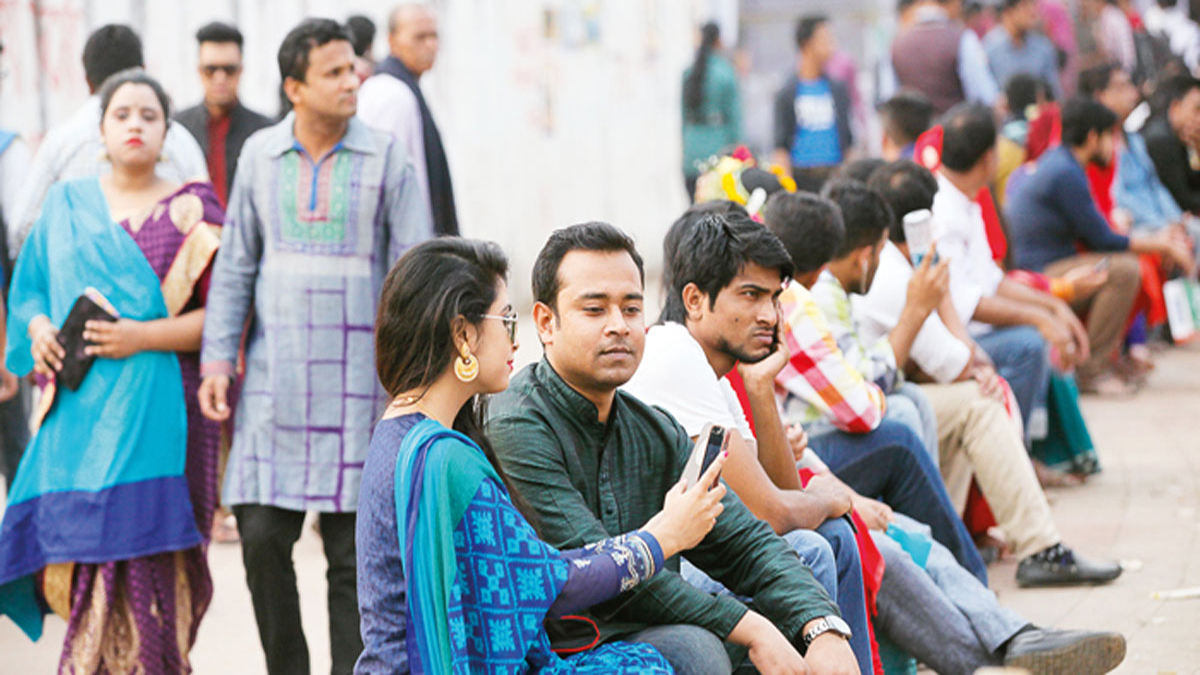 দেশে তিন মাসে ৬০ হাজার নতুন বেকার
