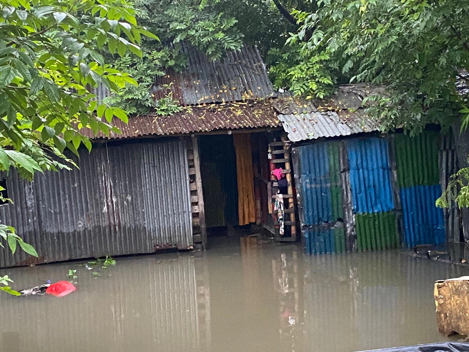 টানা বৃষ্টিতে জলাবদ্ধতা