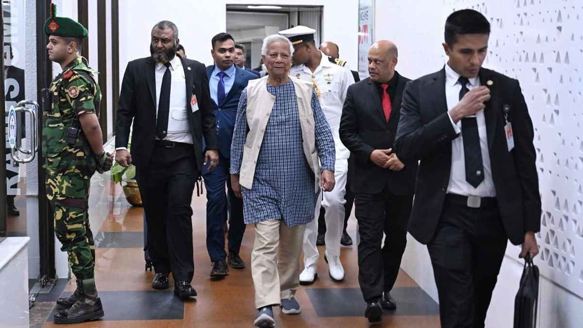 দেশে ফিরলেন প্রধান উপদেষ্টা