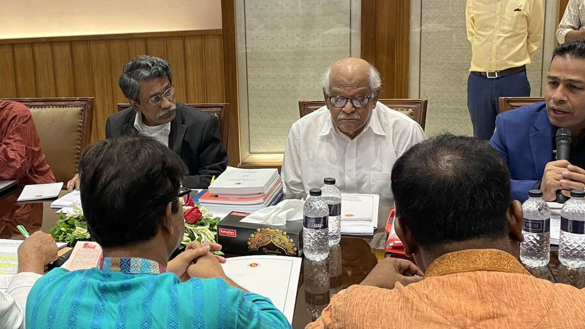 ফ্যাসিবাদের শাসন দেশের প্রতিষ্ঠানগুলোকে ধ্বংস করে দিয়েছে: আলী রীয়াজ