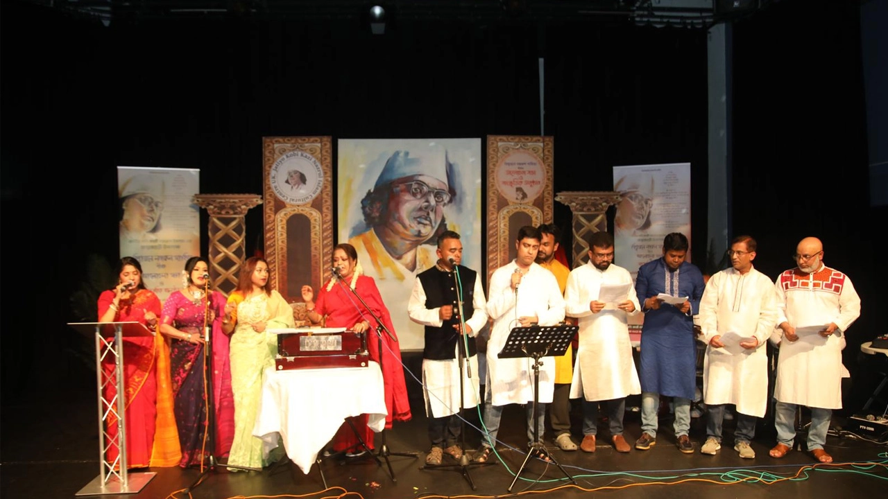 কাজী নজরুল ইসলামের ১২৬তম জন্মজয়ন্তী উপলক্ষে মনোজ্ঞ সাংস্কৃতিক অনুষ্ঠান অনুষ্ঠিত হয়। ছবি- রূপালী বাংলাদেশ