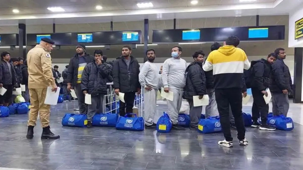 লিবিয়া থেকে ফিরলেন আরও ১৬৭ বাংলাদেশি