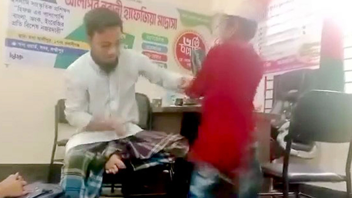 লক্ষ্মীপুরে শিশু শিক্ষার্থীকে ২৩ সেকেন্ডে ২১ বার বেত্রাঘাত