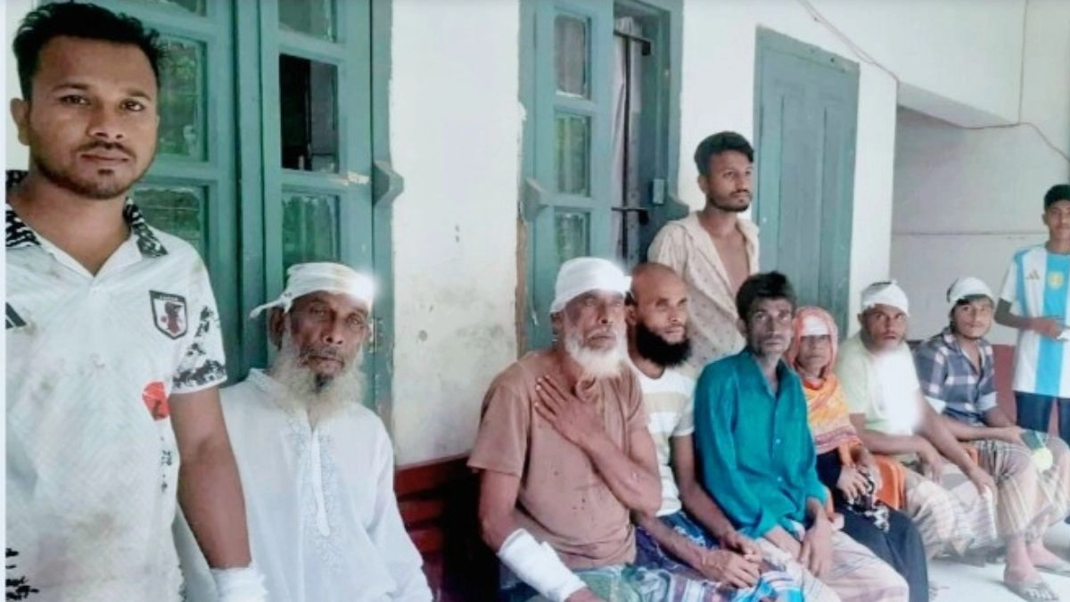 আহতদের হাসপাতালে নেওয়া হয়েছে। ছবি- রূপালী বাংলাদেশ