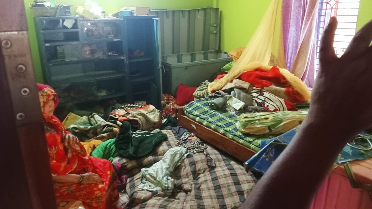 মাদারীপুরে ব্যবসায়ীর বাড়িতে ডাকাতি, আহত ২