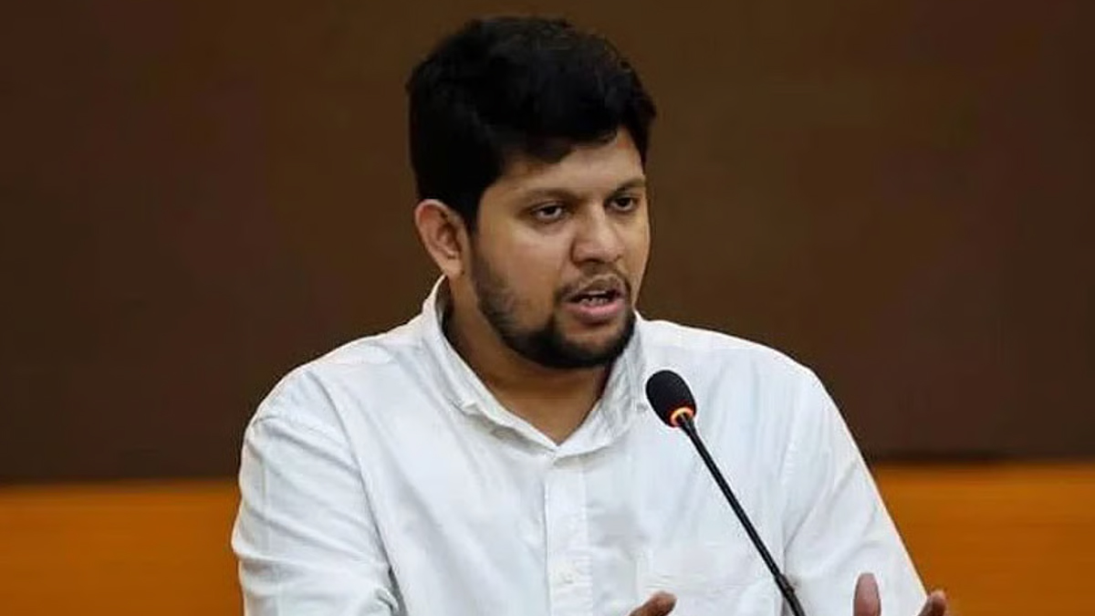 তথ্য উপদেষ্টা মহফুজ আলম।        ছবি- সংগৃহীত