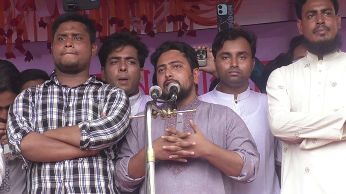 যশোরে পথসভায় বক্তব্য দেন এনিসিপি আহ্বায়ক নাহিদ ইসলাম। ছবি- সংগৃহীত