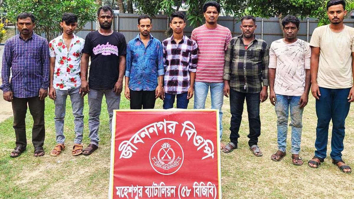 মহেশপুর সীমান্ত থেকে আটক ২২