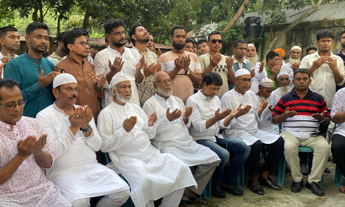 নরসিংদীর পলাশে আয়োজিত দোয়া মাহফিলে ড. আব্দুল মঈন খান। ছবি- রূপালী বাংলাদেশ