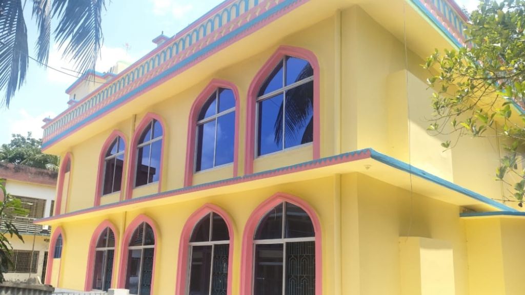 কসবায় পুলিশি পাহারায় জুমার নামাজ অনুষ্ঠিত হওয়া মসজিদ। ছবি- রূপালী বাংলাদেশ