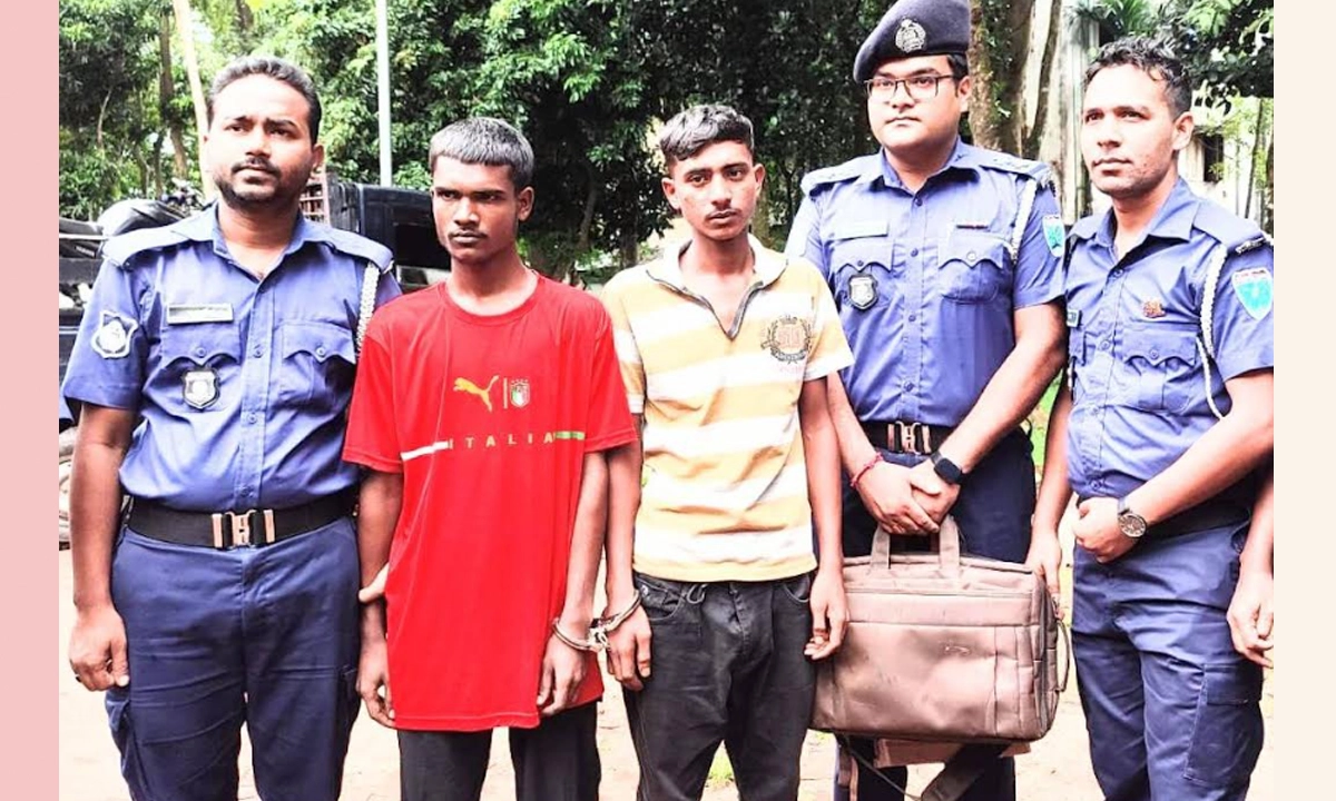 গ্রেপ্তাররা কাজল মিয়া ও সিরাজুল ইসলাম। ছবি- রূপালী বাংলাদেশ