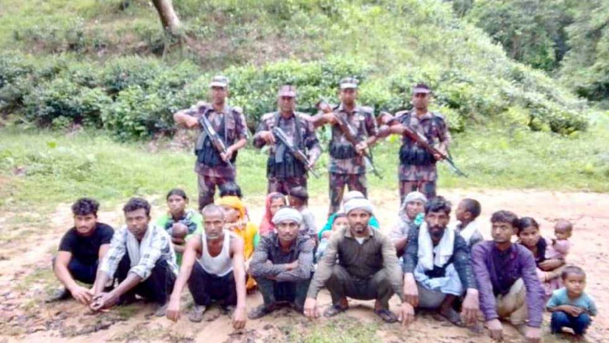 মৌলভীবাজারের কমলগঞ্জ সীমান্তে নারী ও শিশুসহ ২১ জনকে আটক করে বিজিবি। ছবি-সংগৃহীত
